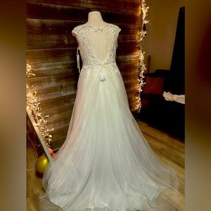 Gorgeous sheath ball gown very light and comfortable